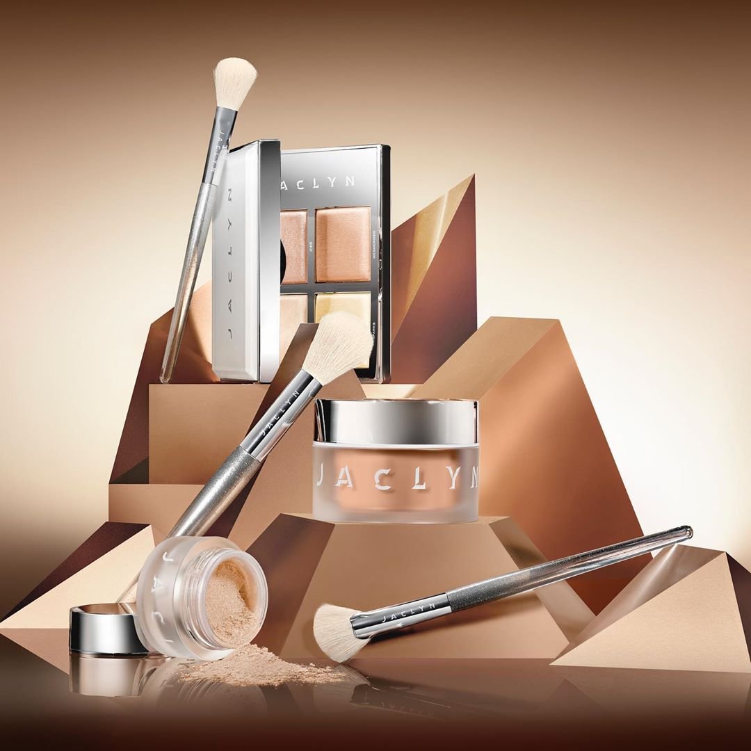 Palette and jar on gold geometry